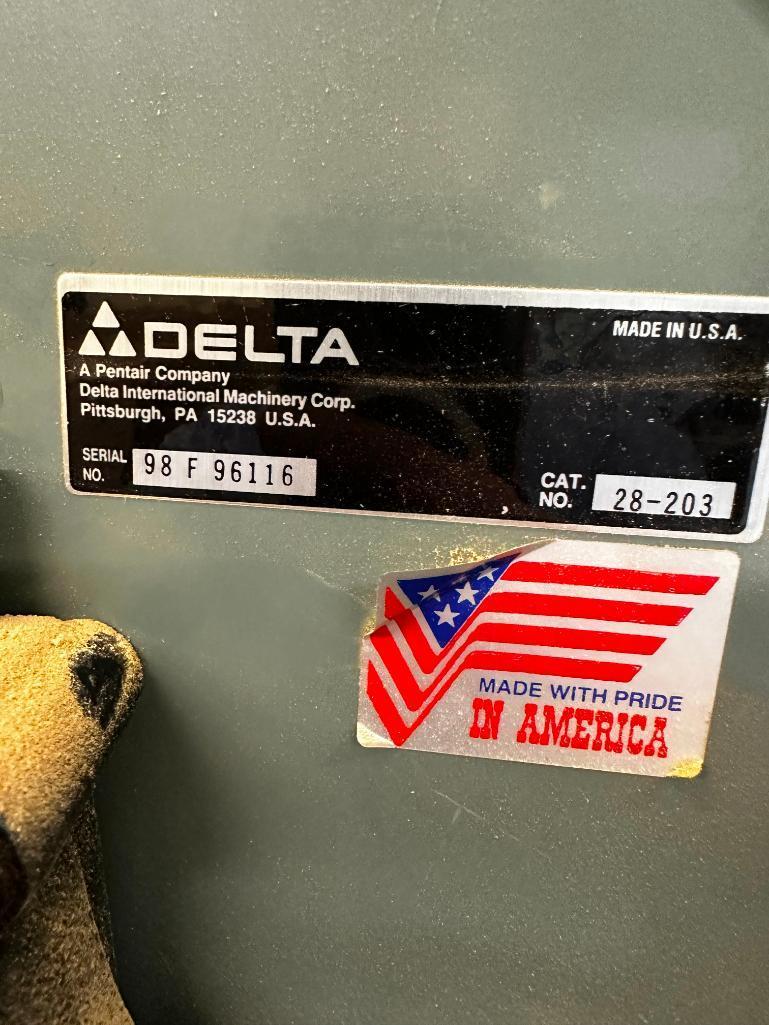 Delta 14in Band Saw Model 28-203 w/ Factory Trolley