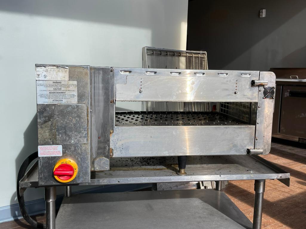 OVENTION Model: C2600 Ventless Conveyor Oven, 26in x 20in Countertop Model, VG Cond. Works Great