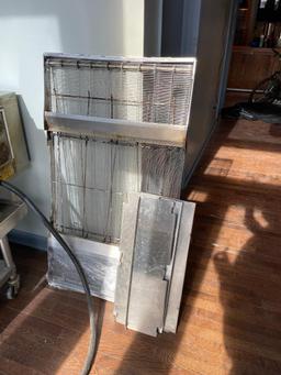OVENTION Model: C2600 Ventless Conveyor Oven, 26in x 20in Countertop Model, VG Cond. Works Great