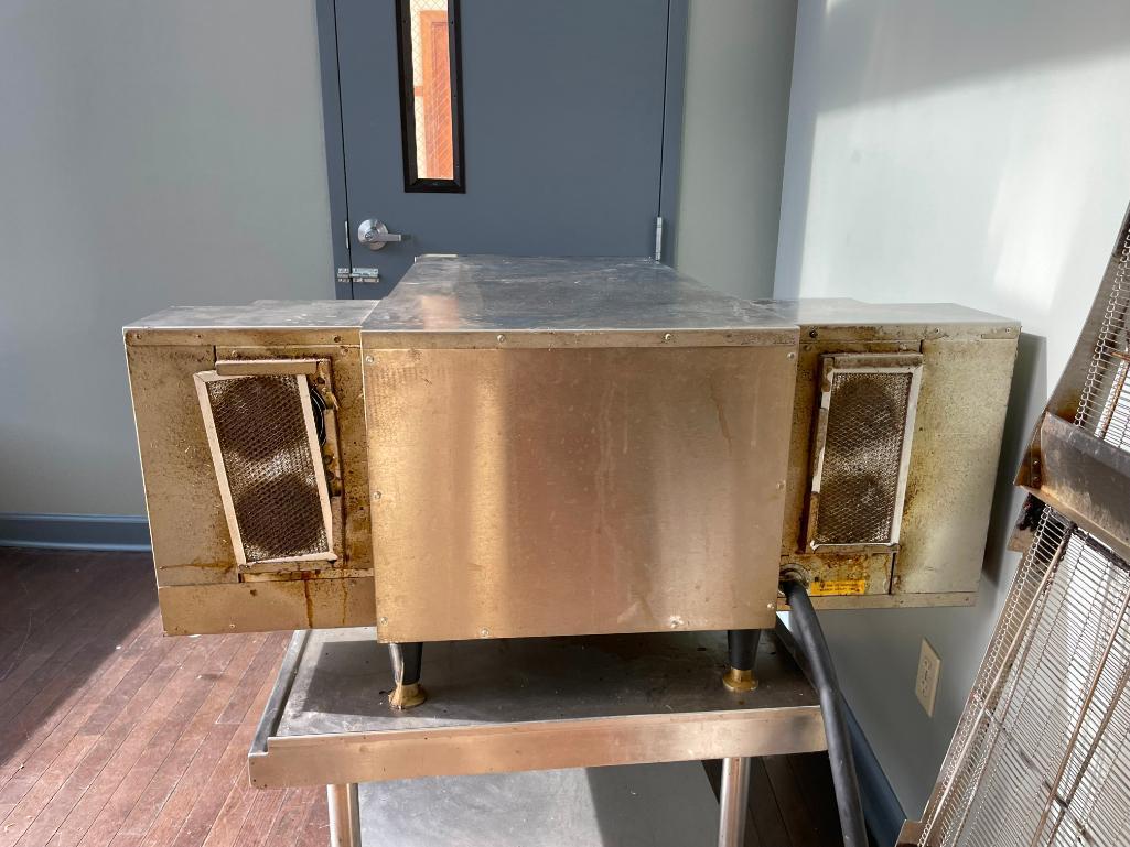 OVENTION Model: C2600 Ventless Conveyor Oven, 26in x 20in Countertop Model, VG Cond. Works Great