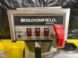 Bloomfield 8572D3F Koffee King 3 Warmer Right Stepped Automatic Coffee Brewer - 120V