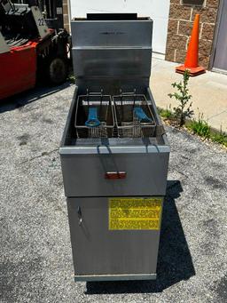 Pitco Frialator Model 40S 40lb Natural Gas Floor Fryer, CLEAN