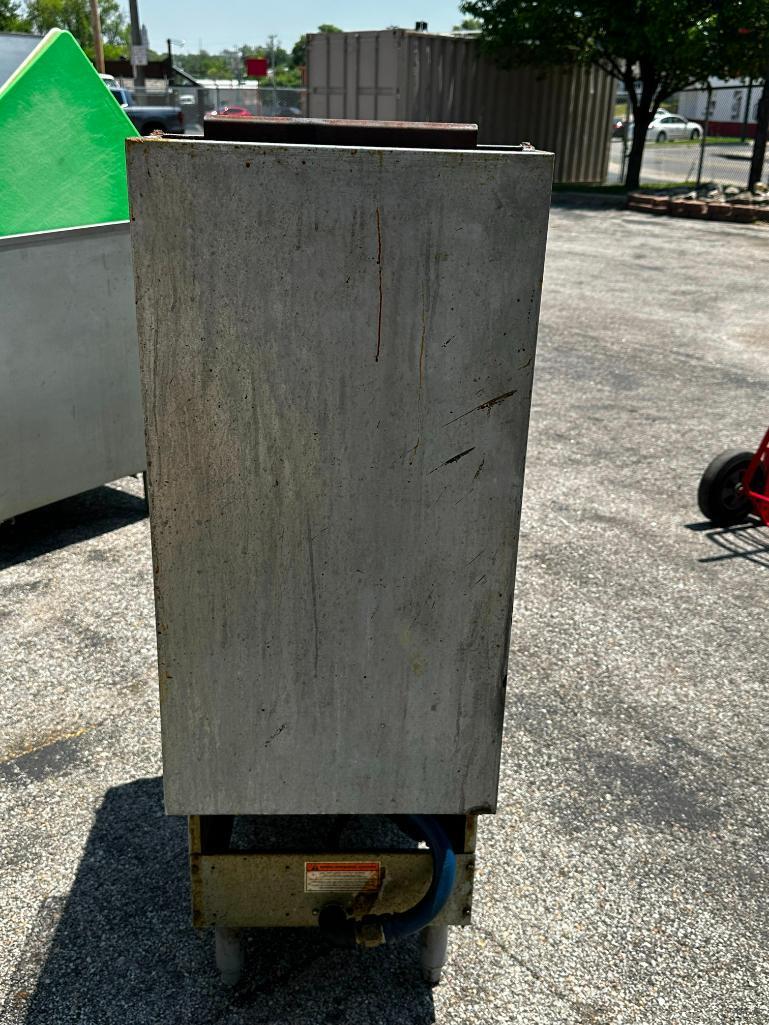 Pitco Frialator Model 40S 40lb Natural Gas Floor Fryer, CLEAN