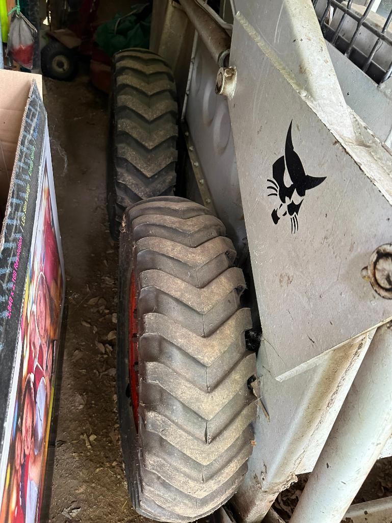 Bobcat Model M700 Skid Loader / Skid Steer 1,168 Hrs - Runs Great, Blade, Digger & Bucket