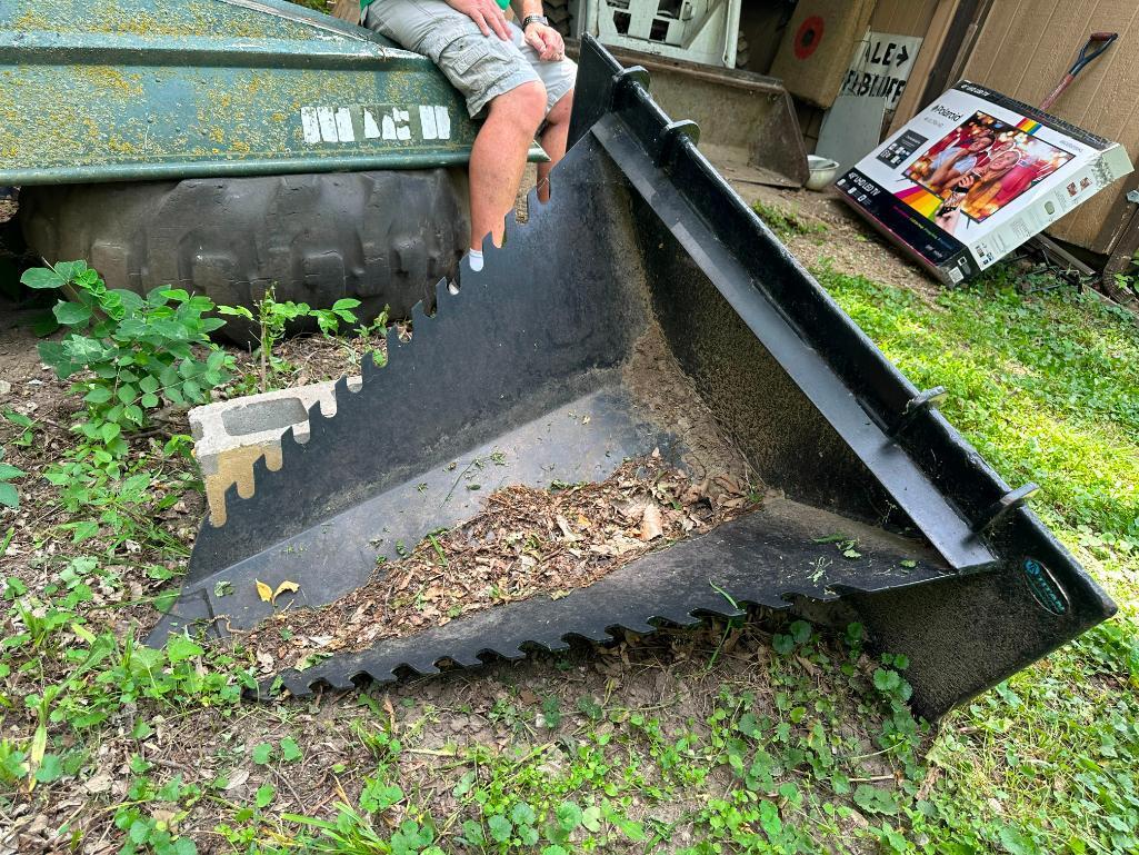 Bobcat Model M700 Skid Loader / Skid Steer 1,168 Hrs - Runs Great, Blade, Digger & Bucket