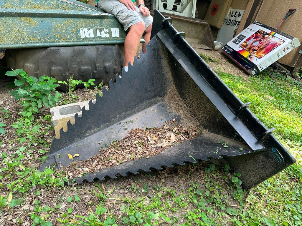 Bobcat Model M700 Skid Loader / Skid Steer 1,168 Hrs - Runs Great, Blade, Digger & Bucket