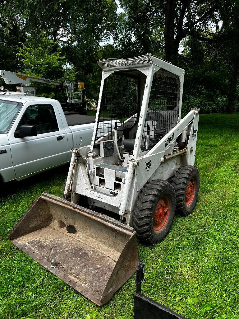 Bobcat Model M700 Skid Loader / Skid Steer 1,168 Hrs - Runs Great, Blade, Digger & Bucket