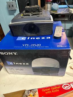 Sony Cineza VPL-HS20 Projector w/ Remote & Orig. Box