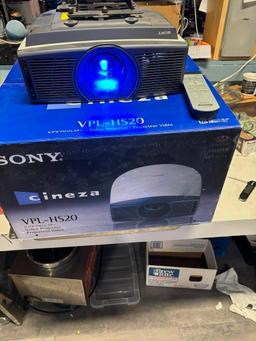 Sony Cineza VPL-HS20 Projector w/ Remote & Orig. Box