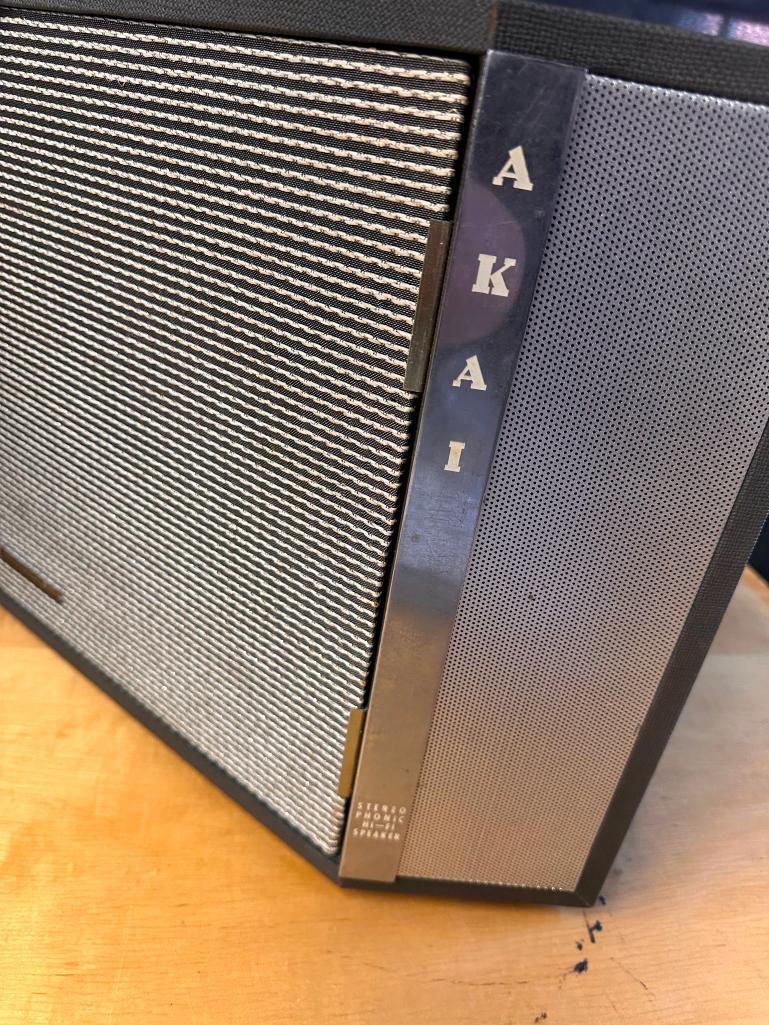 AKAI Model SS-50 Stereophonic Sound Portable Suitcase Speakers