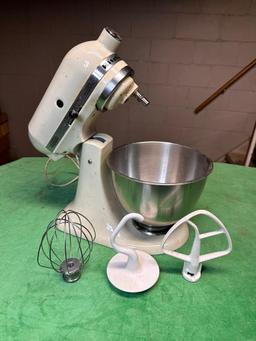 KitchenAid Model K45SS 250 Watt Stand Mixer w/ Bowl & Attachments