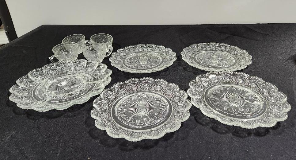 Brockway American Concord Snack Set - (4) Tea Cups w/ Saucer & Divided Tray