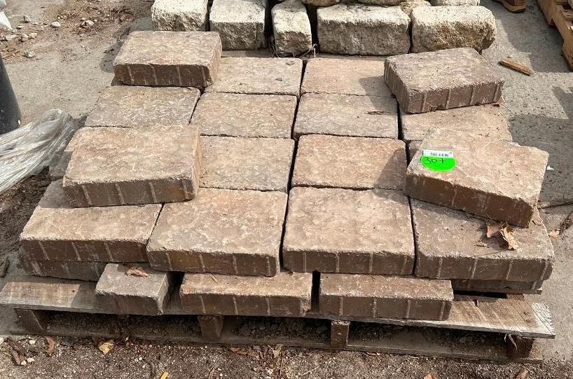 Pallet of 30+- Landscaping Blocks / Pavers, 10in x 8in x 3in,