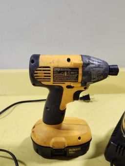 DeWalt 18v DW056 HD 1/4in Impact Driver, Cordless, w/ Batteries & Charger