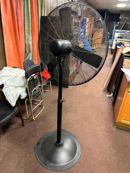 Central Machinery 30in Pedestal Warehouse Fan w/ Manual