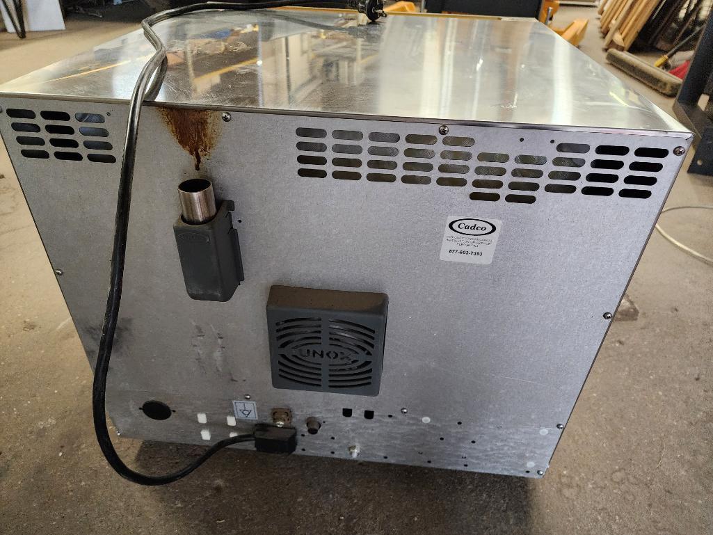 Cadco UNOX Model XAF130 Countertop Convection Oven, 4 Half-Size Pan Capacity Vintage Design