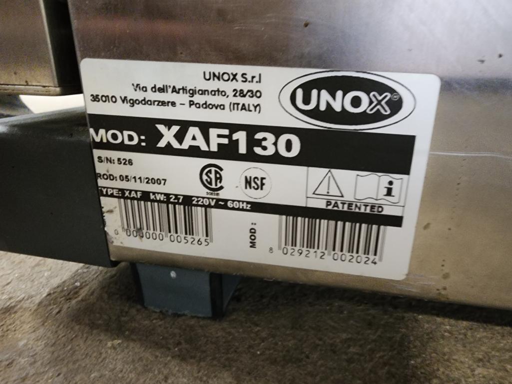 Cadco UNOX Model XAF130 Countertop Convection Oven, 4 Half-Size Pan Capacity Vintage Design
