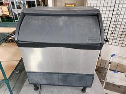 Scotsman Self-Contained Under-Counter Ice Machine, 250lb, Model CU3030MA-1E, Medium Cube
