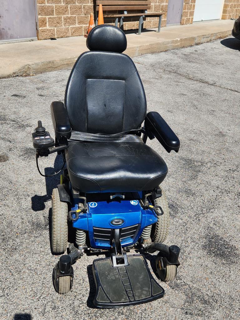 Quantum Power Wheelchair, Works Good, Includes Charger