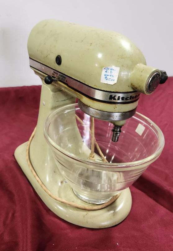 Vintage KitchenAid Stand Mixer w/ Glass Bowl