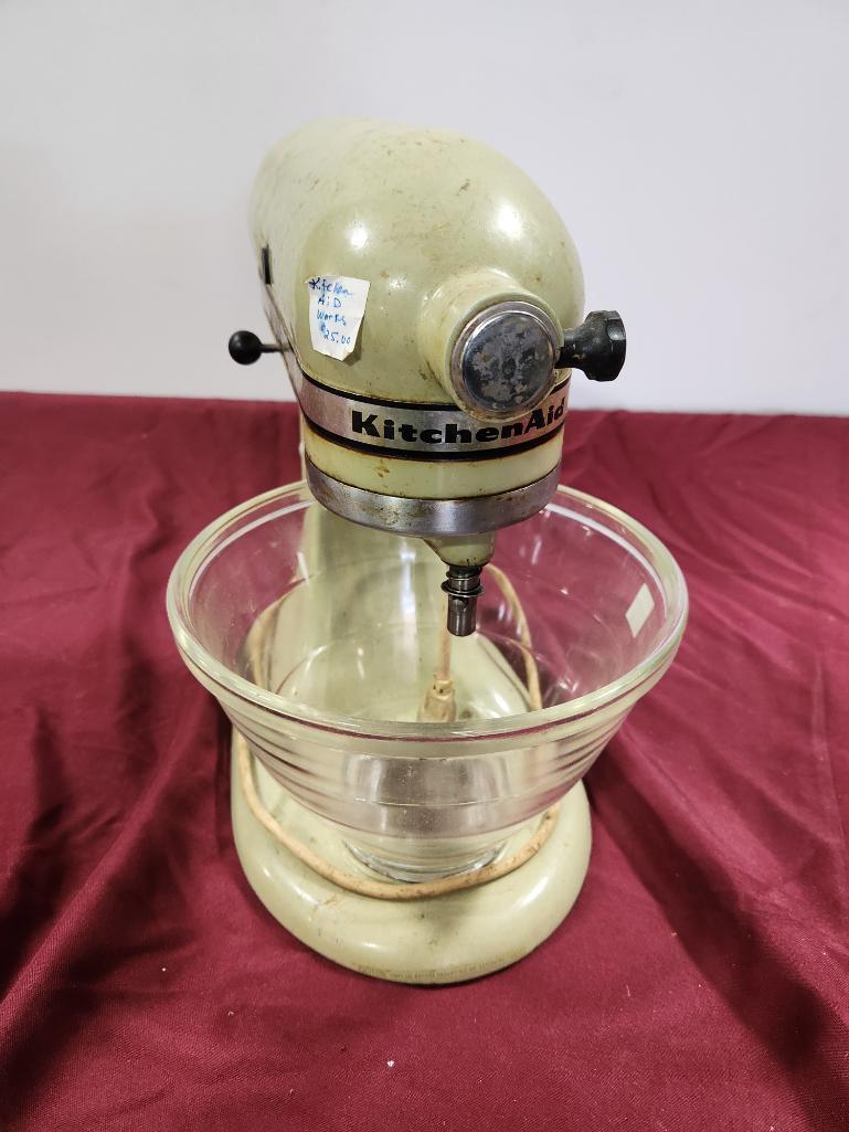 Vintage KitchenAid Stand Mixer w/ Glass Bowl