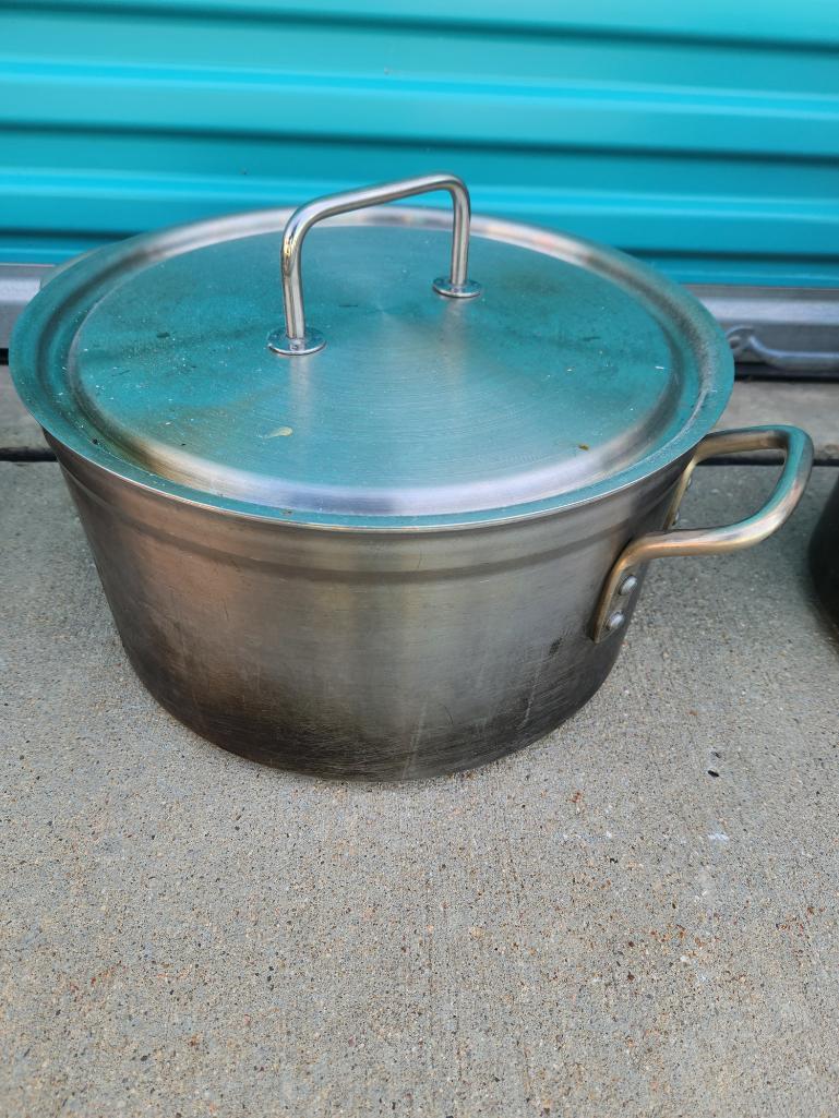 Vollrath 30 Quart Stock Pot, No. 09221, NSF w/ Lid