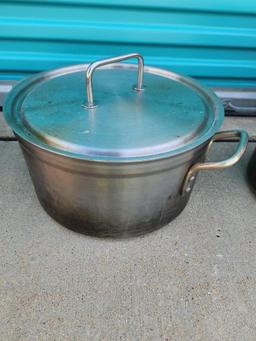 Vollrath 30 Quart Stock Pot, No. 09221, NSF w/ Lid