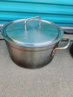 Vollrath 30 Quart Stock Pot, No. 09221, NSF w/ Lid