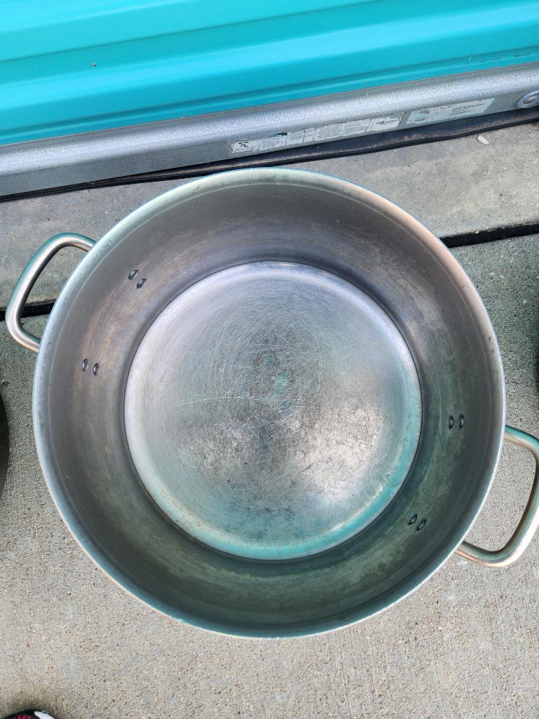 Vollrath 30 Quart Stock Pot, No. 09221, NSF w/ Lid