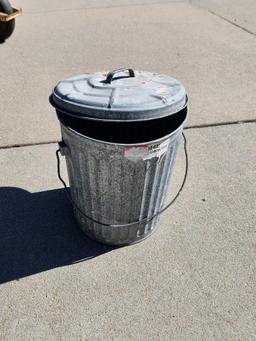 10 Gallon Galvanized Garbage Pail w/ Lid