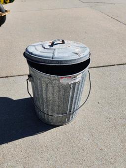 10 Gallon Galvanized Garbage Pail w/ Lid