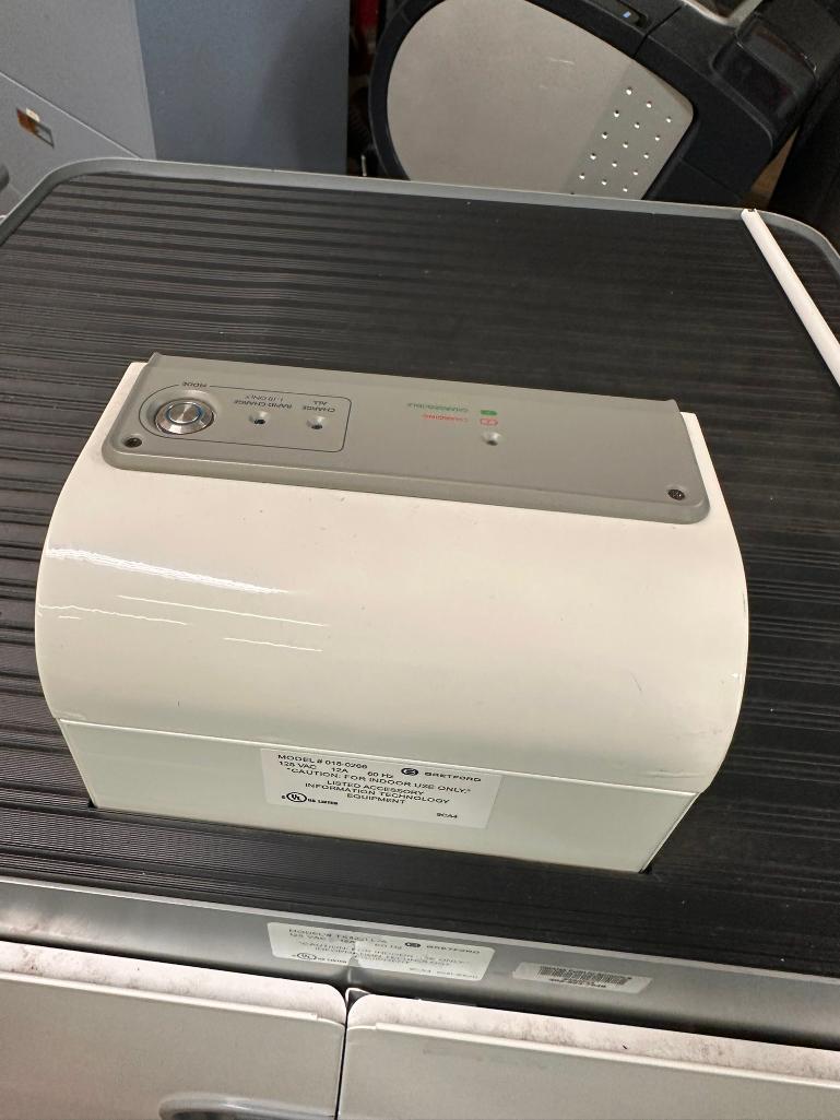 Bretford Model TX323LL/A Computer / Tablet Charging Cart
