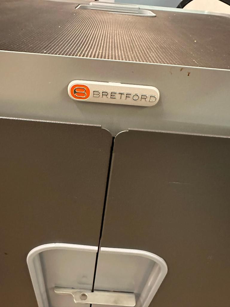 Bretford Model HB716LL/A Computer / Tablet Charging Cart