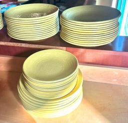 43 Qty. - Elite Global Solutions, Melamine Pebble Creek, Plates, (32) Elite D10RR 10in, (11) Elite