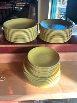 43 Qty. - Elite Global Solutions, Melamine Pebble Creek, Plates, (32) Elite D10RR 10in, (11) Elite