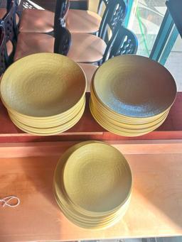43 Qty. - Elite Global Solutions, Melamine Pebble Creek, Plates, (32) Elite D10RR 10in, (11) Elite