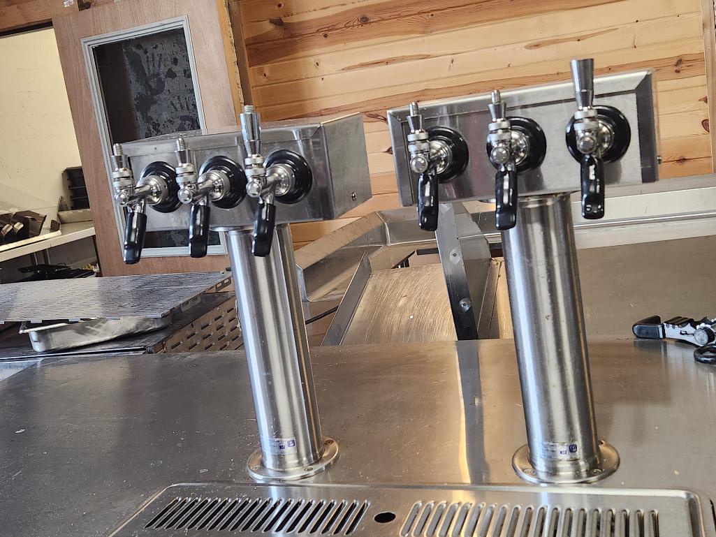 TRUE TDD-3-HC 69in Direct Draw Draft Beer System w/ 3-Keg Capacity, 2 Tap Towers