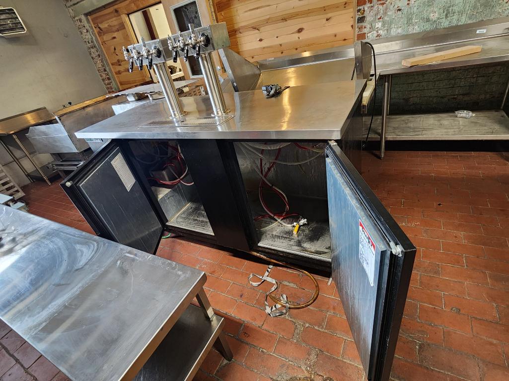TRUE TDD-3-HC 69in Direct Draw Draft Beer System w/ 3-Keg Capacity, 2 Tap Towers