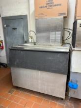 Cornelius Flake Ice Ice Maker Model: WCC700-W w/ Large Hopper & Extra Ice Bin Hopper, Working