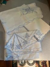 Embroidered Cloth Tablecloths and Napkins