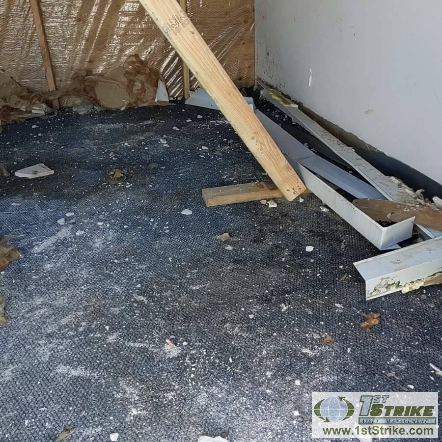 BUILDING ARCTIC ENTRYWAY. INSULATED, METAL SIDED, RUBBER MEMBRANE ROOF. EXPERIOR DIMENSIONS: 10' x 1