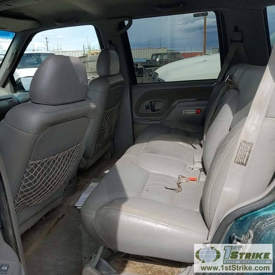 1996 CHEVROLET TAHOE 1500LT, 5.7L VORTEC, 4X4, 4-DOOR