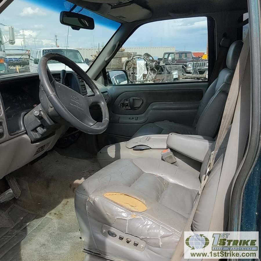 1996 CHEVROLET TAHOE 1500LT, 5.7L VORTEC, 4X4, 4-DOOR