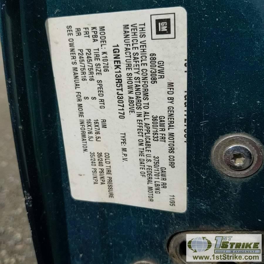 1996 CHEVROLET TAHOE 1500LT, 5.7L VORTEC, 4X4, 4-DOOR