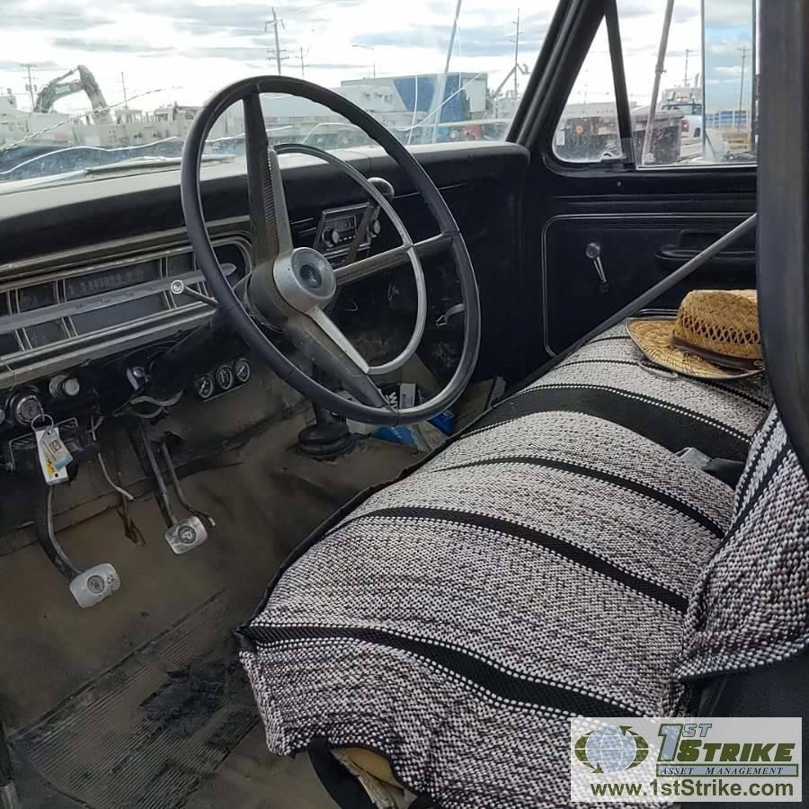 1970 FORD 350 CUSTOM SPORT, V-8 GAS, MANUAL TRANS, RWD, DUALLY, REGULAR CAB, 8FT FLATBED W/GOOSENECK