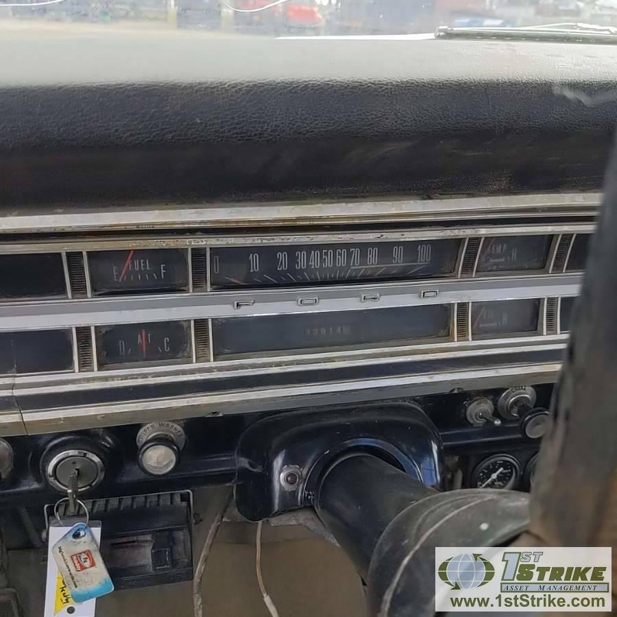 1970 FORD 350 CUSTOM SPORT, V-8 GAS, MANUAL TRANS, RWD, DUALLY, REGULAR CAB, 8FT FLATBED W/GOOSENECK