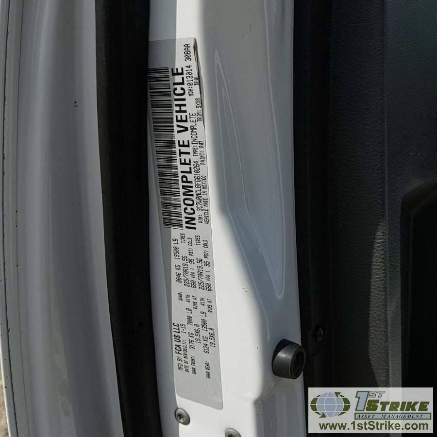 2015 RAM 5500 HEAVY DUTY, 6.7L CUMMINS, RWD, DUALLY, REGULAR CAB, 13FT 6IN FLAT BED W/GOOSENECK HITC