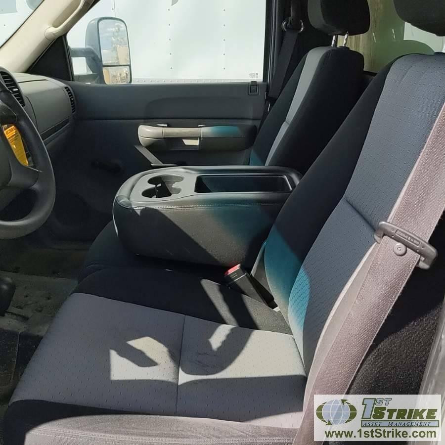2009 CHEVROLET SILVERADO 3500HD, 6.6L DURAMAX, 4X4, REGULAR CAB, DUALLY, 12FT CAB OVER BOX, WITH TOO