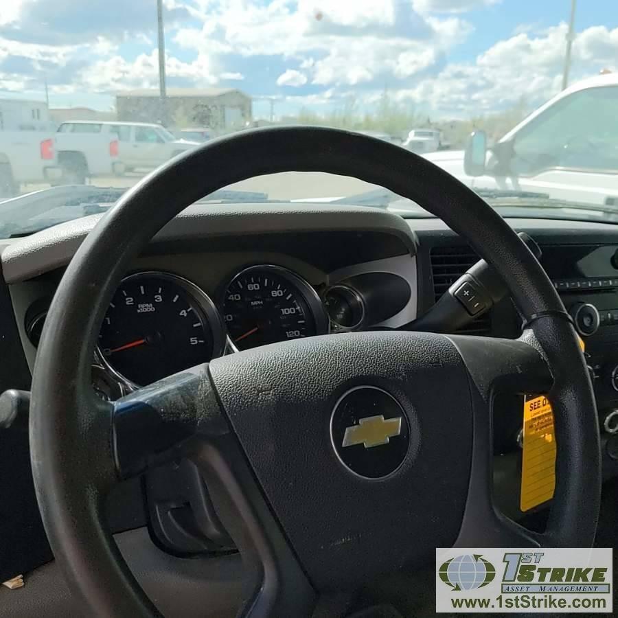 2009 CHEVROLET SILVERADO 3500HD, 6.6L DURAMAX, 4X4, REGULAR CAB, DUALLY, 12FT CAB OVER BOX, WITH TOO