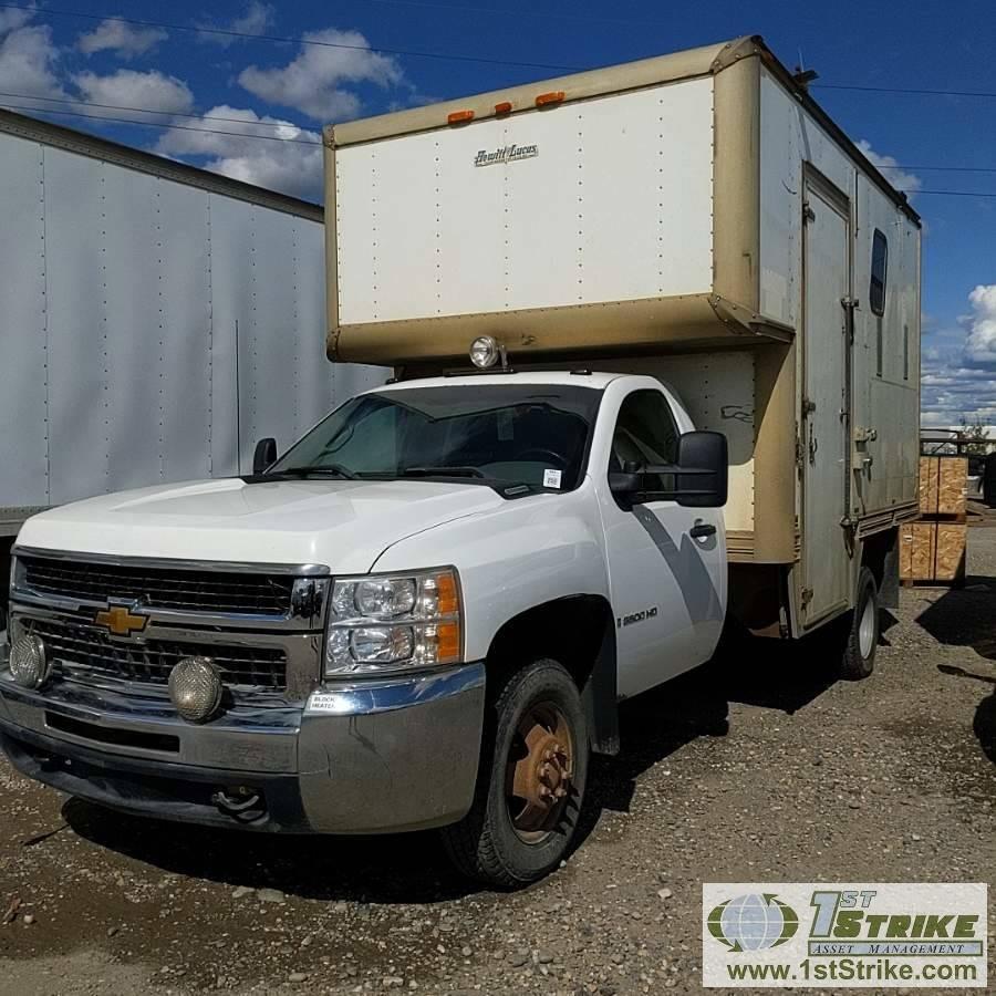 2009 CHEVROLET SILVERADO 3500HD, 6.6L DURAMAX, 4X4, REGULAR CAB, DUALLY, 12FT CAB OVER BOX, WITH TOO